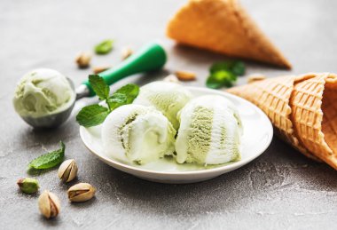 Fıstıklı dondurma ve nane