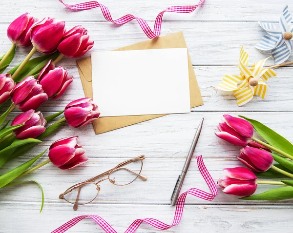 Pink spring tulips and greeting card — Stock Photo, Image