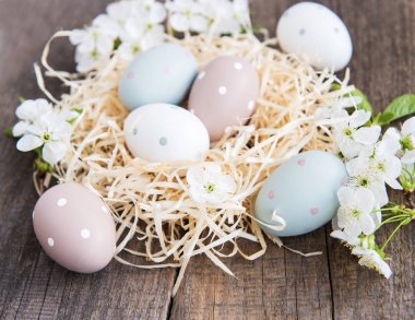 Paskalya yumurtaları ile iç içe geçirme