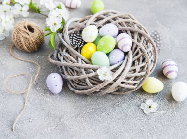 Paskalya yumurtaları ile iç içe geçirme