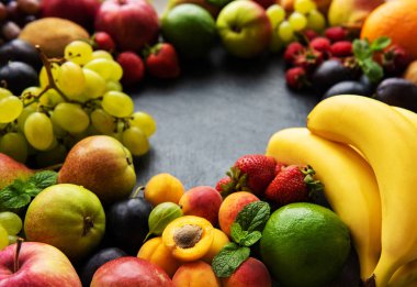 Taze yaz meyve ve çilek