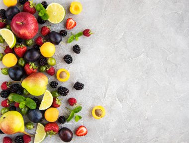 Taze yaz meyve ve çilek 