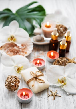 Orkide çiçekleri malzemelerle doğal spa