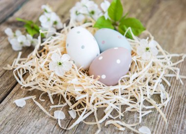 Paskalya yumurtaları ile iç içe geçirme