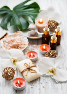 Orkide çiçekleri malzemelerle doğal spa