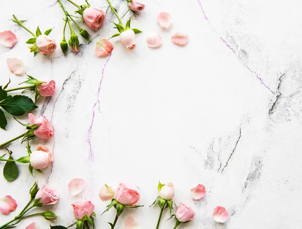 pembe güller çerçevesi