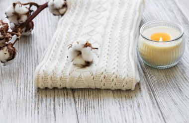 Pamuk çiçekler ve eşarp