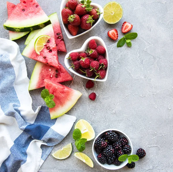 Čerstvé plody a ovoce — Stock fotografie