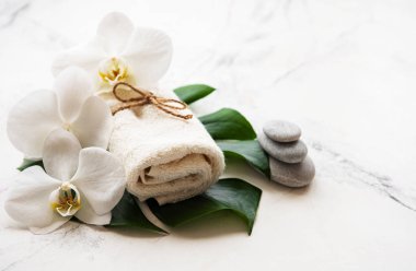 Orkide çiçekleri malzemelerle doğal spa