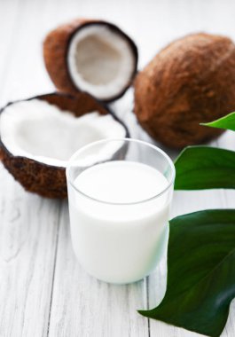 süt ve Hindistan cevizi 