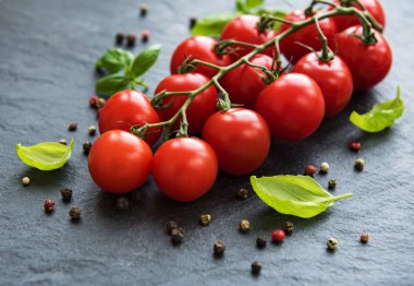 bir siyah kiraz domates