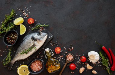 Taze balık dorado.