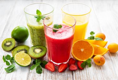 Sağlıklı meyve smoothies