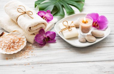 Orkide çiçekleri malzemelerle doğal spa