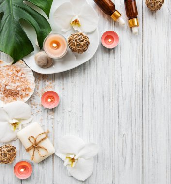 Orkide çiçekleri malzemelerle doğal spa