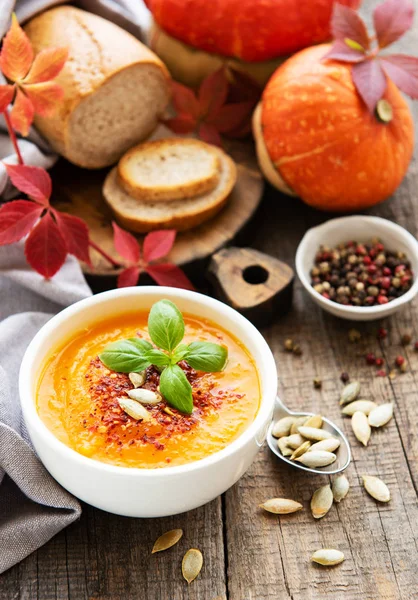 Bowl of pumpkin soup — Stock Photo, Image