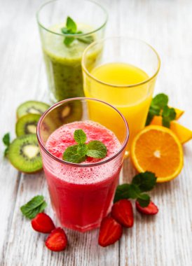 Sağlıklı meyve smoothies