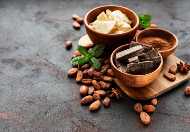Kakao çekirdekleri, tereyağı ve çikolata