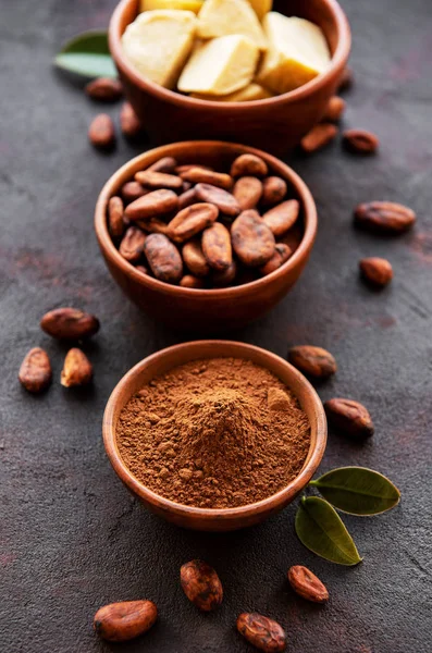 Какао-бобы, порошок и масло какао — стоковое фото