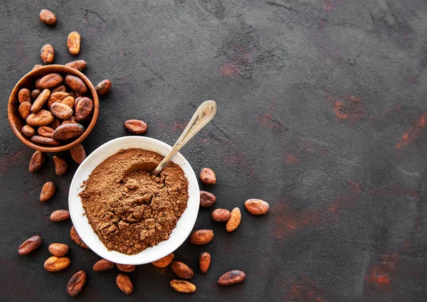 Bowl with Cocoa powder and beans — Stock Photo, Image