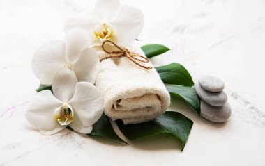 Orkide çiçekleri malzemelerle doğal spa