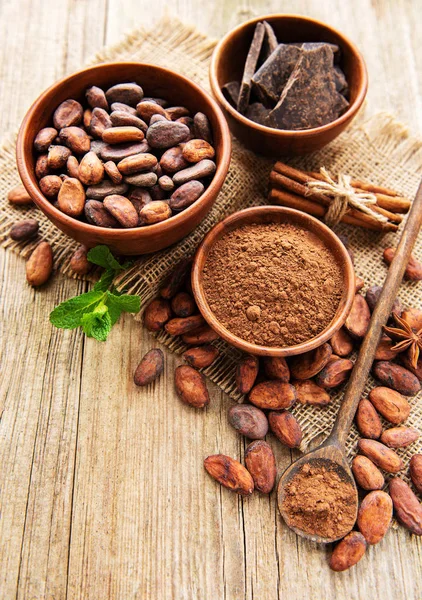 Polvo Cacao Natural Chocolate Granos Cacao Sobre Fondo Madera — Foto de Stock
