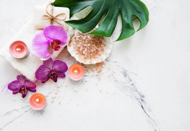 Orkide çiçekleri malzemelerle doğal spa