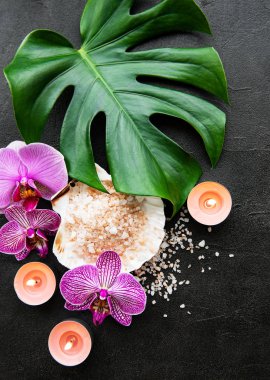 Orkide çiçekleri malzemelerle doğal spa