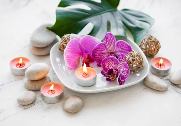 Productos de spa con orquídeas — Foto de Stock