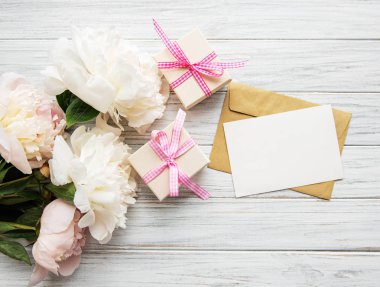 Pembe şakayık ile zarf