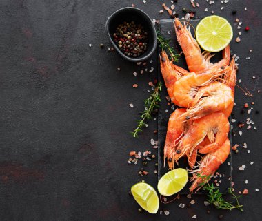 Karides veya karides limon ile servis