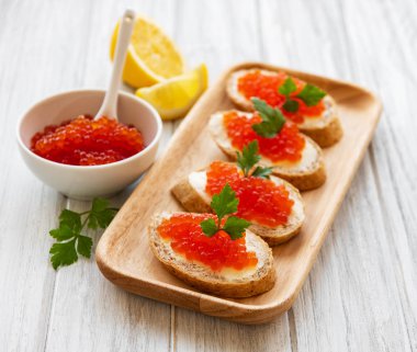 Kase ve sandviç kırmızı havyar