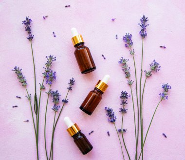 lavanta çiçekleri ve doğal kozmetik ile düz yatıyordu kompozisyon