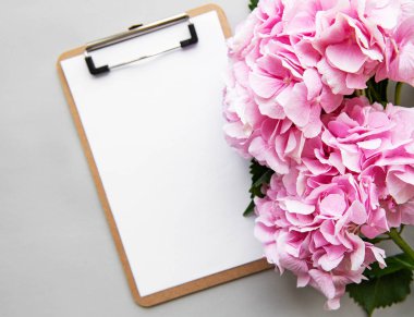 Ofis masası çalışma alanı