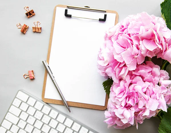 Ofis masası çalışma alanı