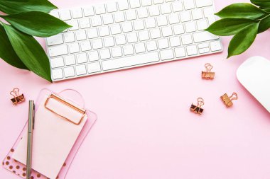 Ofis masası çalışma alanı