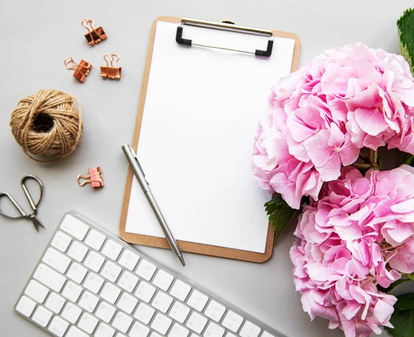 Ofis masası çalışma alanı