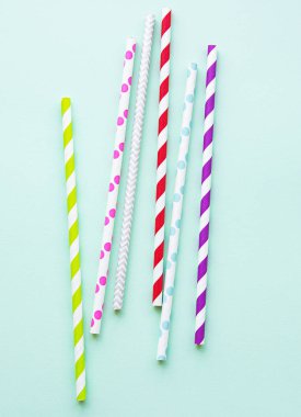 İçme kağıt pipetleri