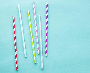İçme kağıt pipetleri