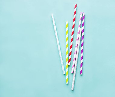 İçme kağıt pipetleri