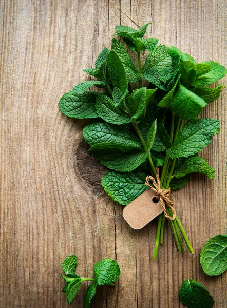 Fresh Mint Leaves Old Wooden Background Flat Lay — Stock Photo, Image