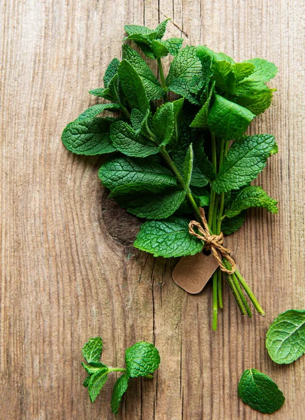 Fresh Mint Leaves Old Wooden Background Flat Lay — Stock Photo, Image