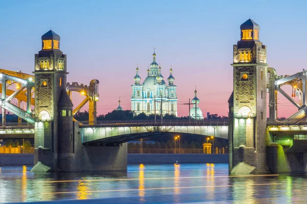 Veduta Della Cattedrale Smolny Del Ponte Bolsheokhtinsky Durante Notti Bianche — Foto Stock
