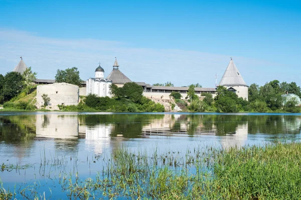 Paisagem Verão Com Uma Antiga Fortaleza Staraya Ladoga Fundada 753 — Fotografia de Stock