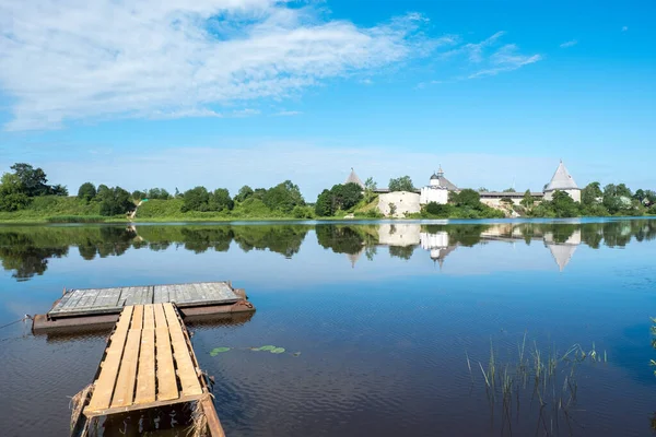 Paisagem Verão Com Uma Antiga Fortaleza Staraya Ladoga Fundada 753 — Fotografia de Stock