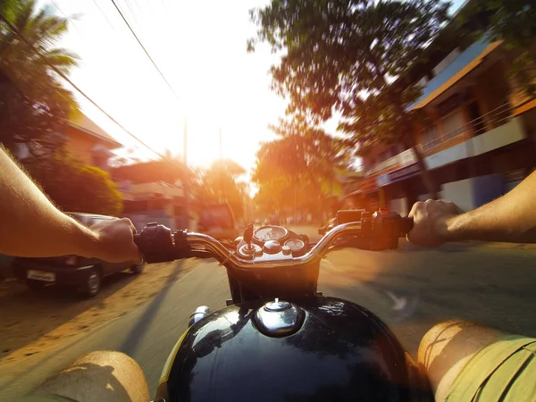 Pilote Moto Sur Route Guidon Rider Vue Face Sur Rue — Photo