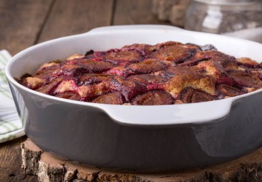 Ev yapımı meyveli kek. Özgün Erik torte.