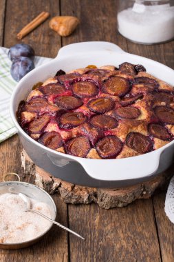 Ev yapımı meyveli kek. Özgün Erik torte.