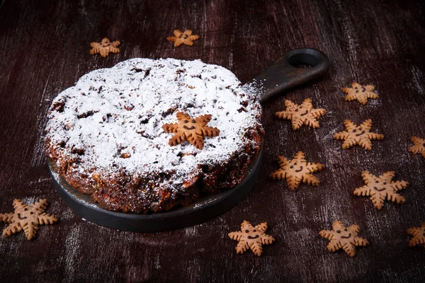 Traditioneller Weihnachtskuchen Panforte Und Lebkuchen Form Von Schneeflocken Auf Dunklem — Stockfoto