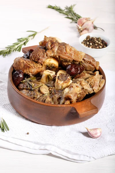 Ossobuco Cañas Ternera Corte Cruzado Estofadas Con Romero Ajo Frutos —  Fotos de Stock